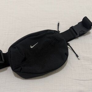 Nike Aura Crossbody Bag (2L) - NWOT